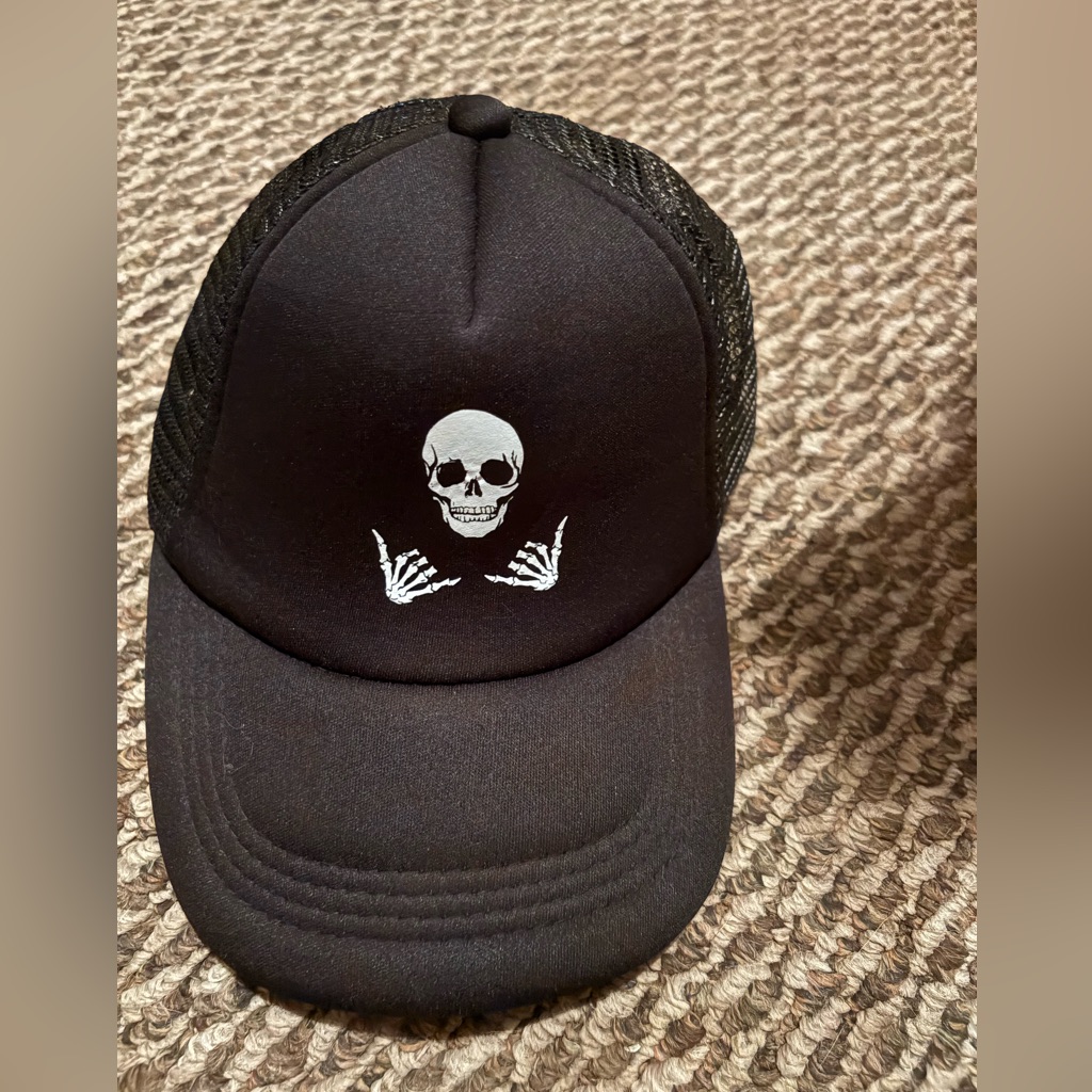 Black Skull Graphic Trucker Hat